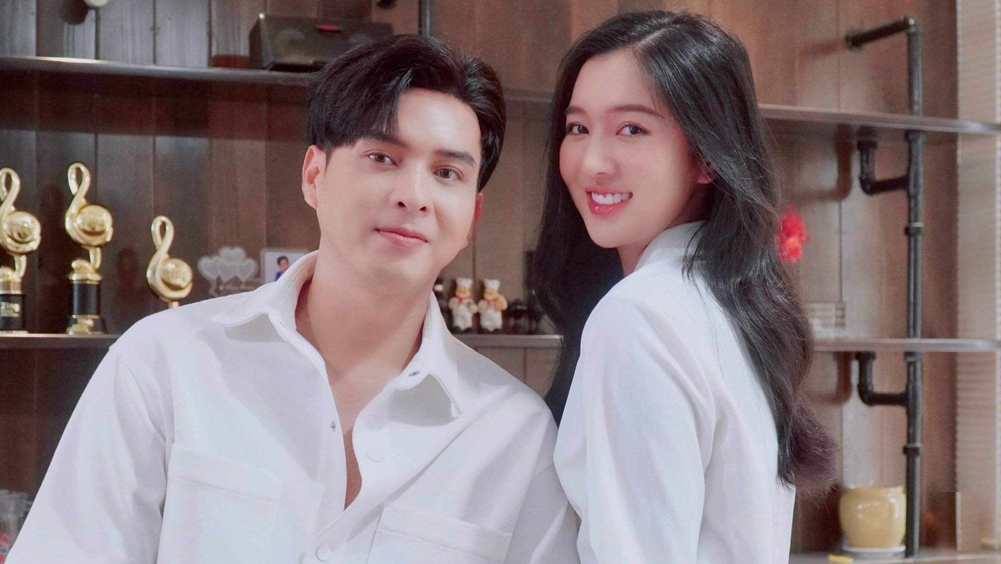 Danh tinh ban gai Ho Quang Hieu hinh anh