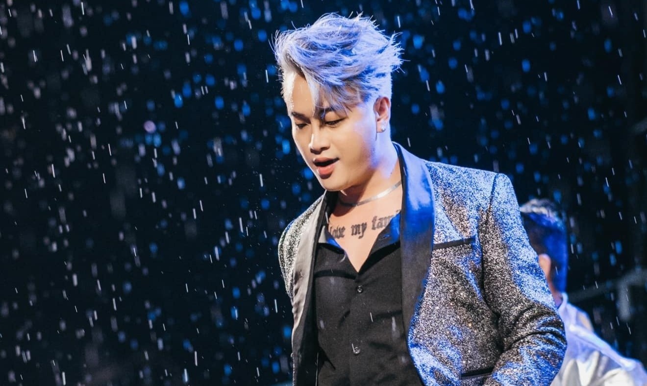 Tinh trang vu cong nhay cung Titi (HKT) bi man hinh LED de trung nguoi hinh anh