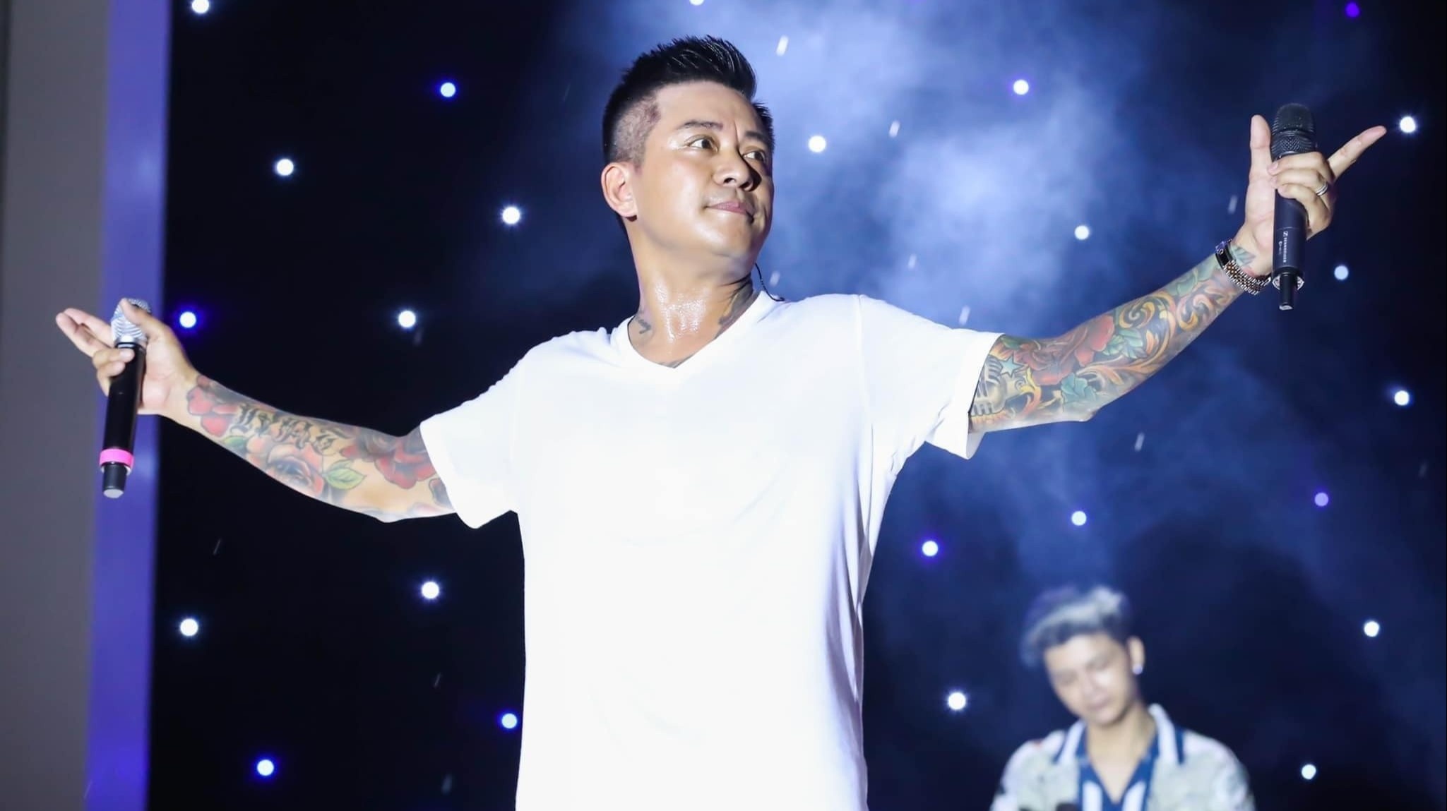 Liveshow co Tuan Hung dot ngot bi yeu cau dung truoc 3 ngay hinh anh