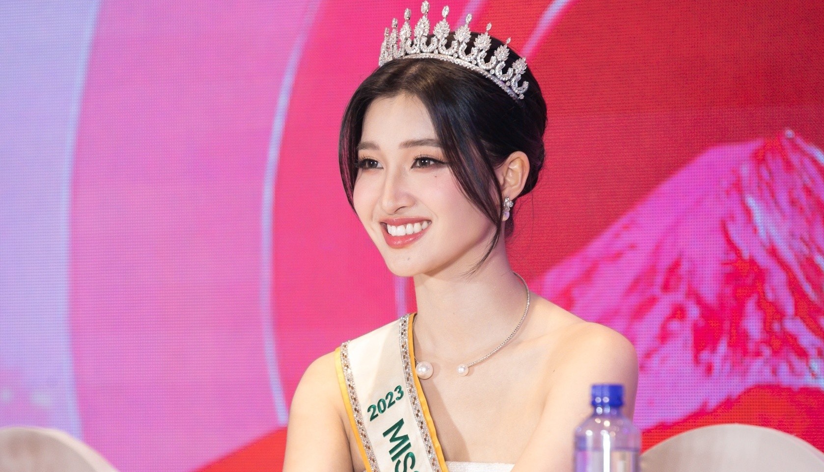 Phuong Nhi phu nhan bo hoc dai hoc de thi Hoa hau Quoc te hinh anh