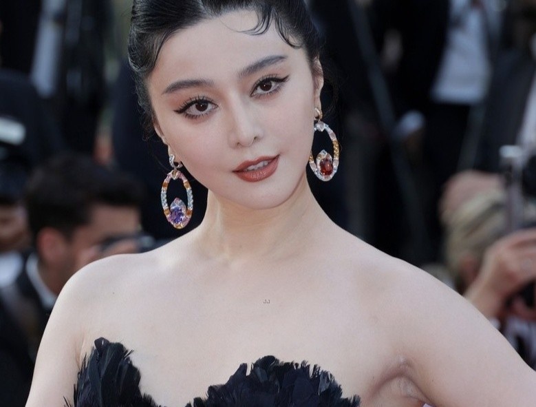 Pham Bang Bang van toa sang o tham do be mac Cannes hinh anh