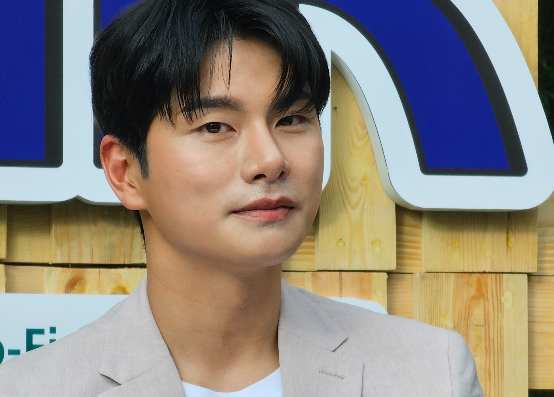 Sao 'Bong dung trung so': Da gap Tran Thanh va se dong phim o Viet Nam hinh anh