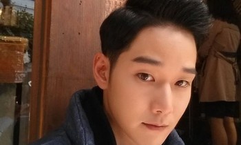 Tinh trang nam dien vien Han Quoc bi ran doc can hinh anh