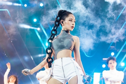 Ban Viet 'Ty ty dap gio re song' co ten 'Chi dep dap gio re song' hinh anh