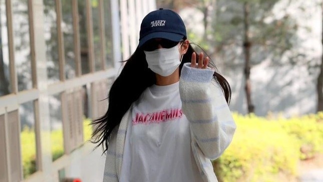 Jennie xuat hien sau khi bi chi trich canh phim goi duc hinh anh