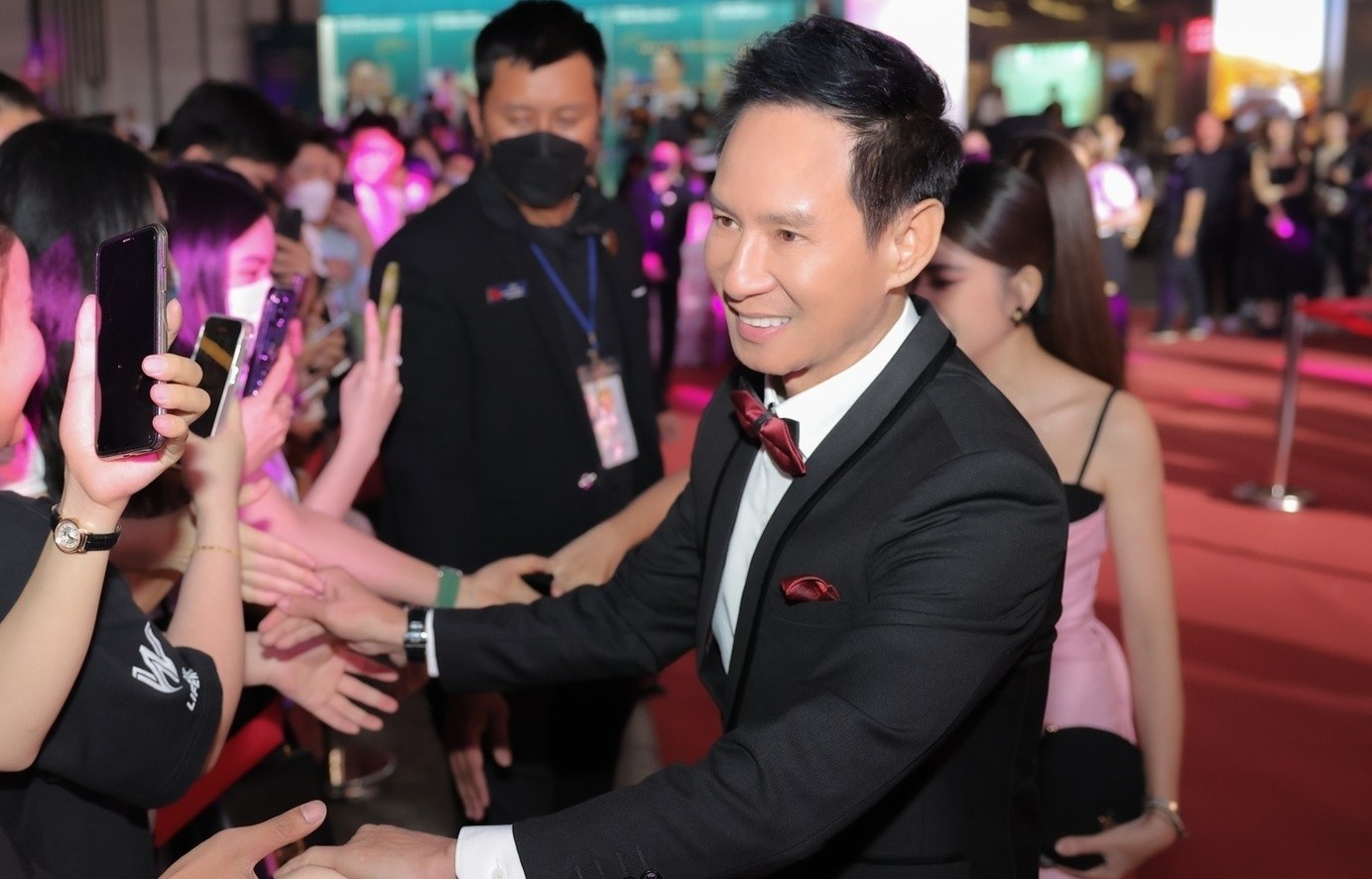 Sau 'Lat mat 6' cua Ly Hai, khan gia 'moi co' cho phim Viet hinh anh