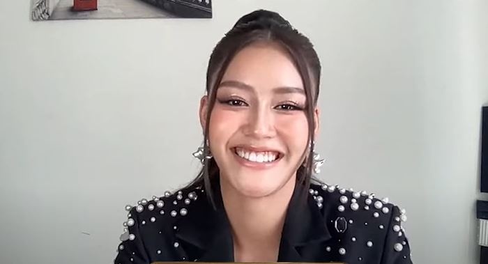 Dang Thanh Ngan noi tieng Anh bap be o Miss Supranational hinh anh