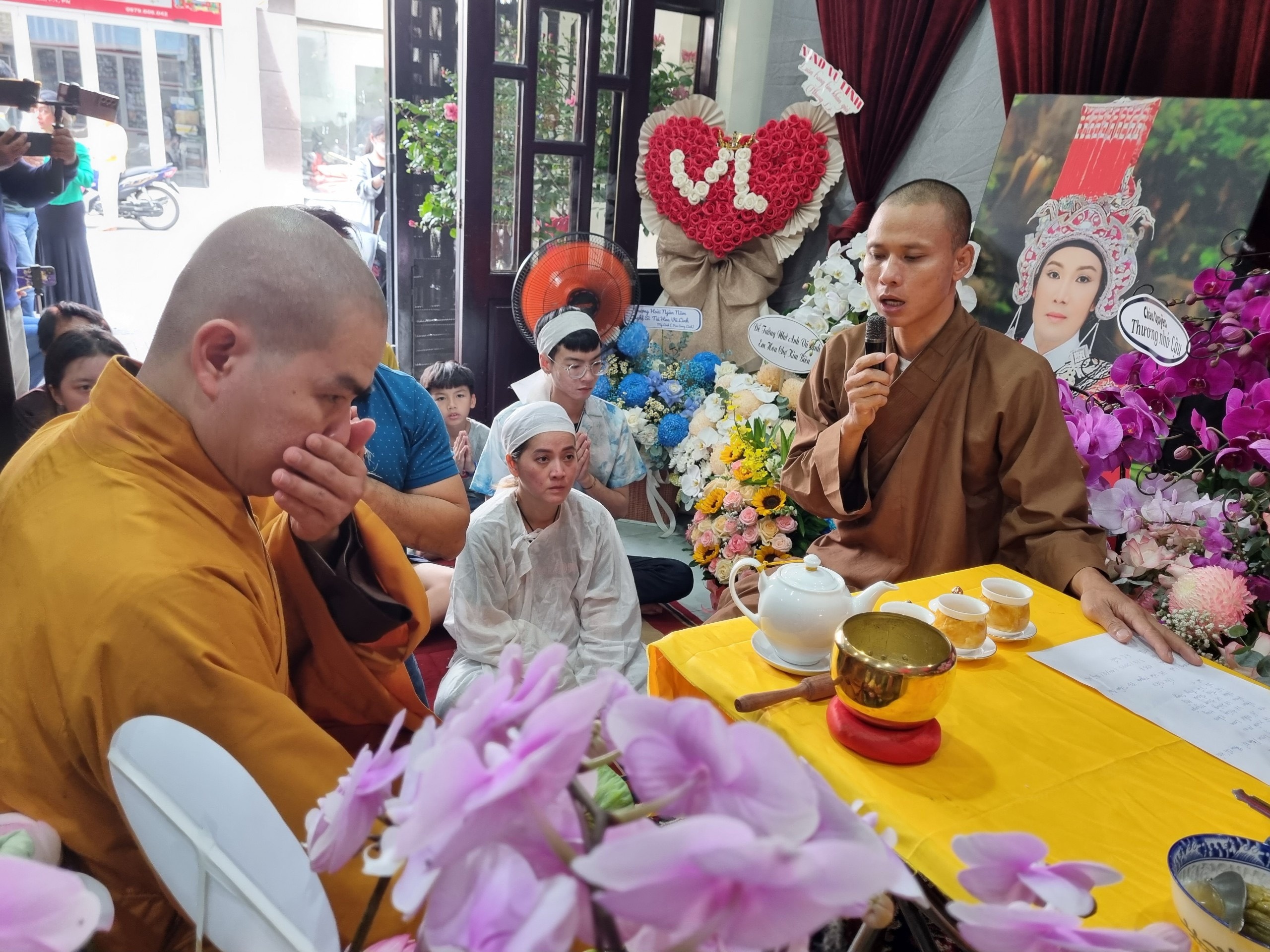 Le cung 100 ngay NSUT Vu Linh hinh anh