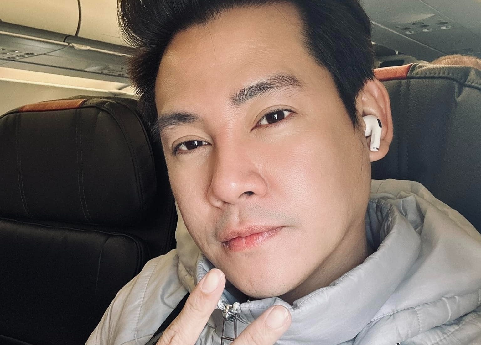 Phung Ngoc Huy ve Viet Nam doan tu con gai sau 8 nam hinh anh