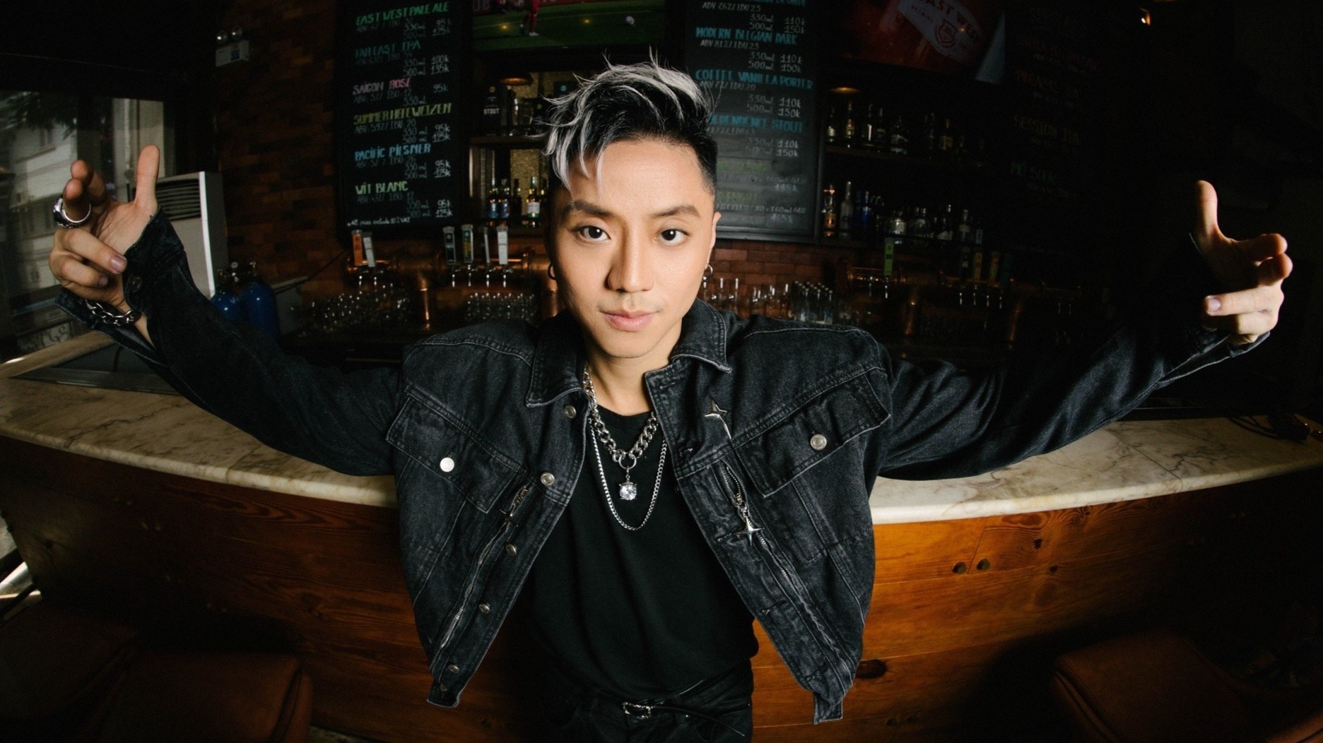 DJ Wukong Rap Viet: 'Toi giau hon nho sang Viet Nam' hinh anh