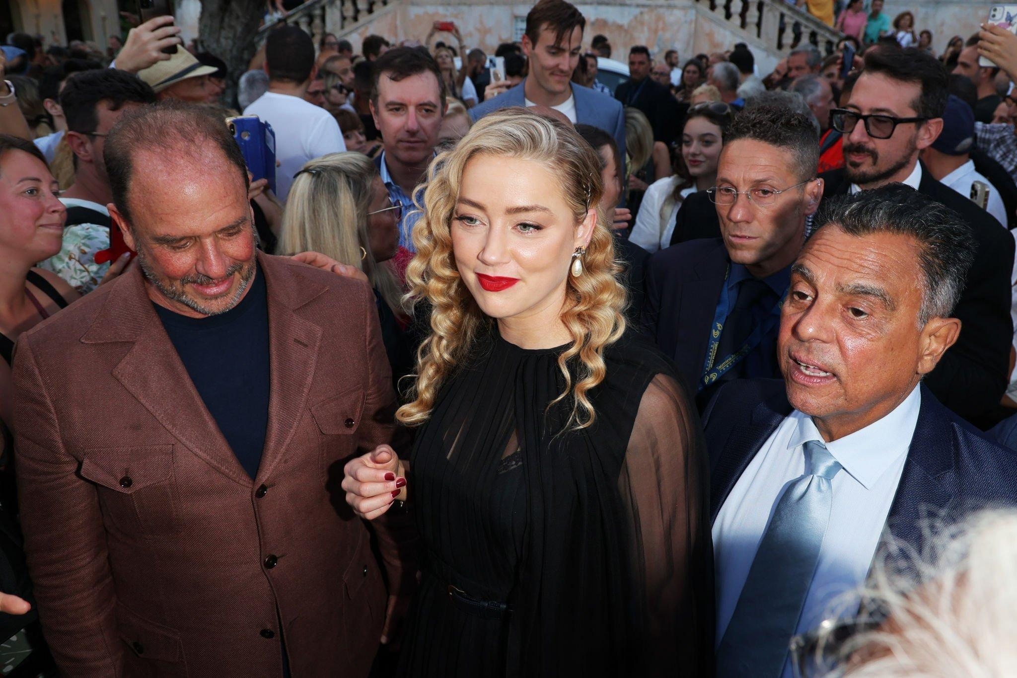 Amber Heard tro lai showbiz hinh anh