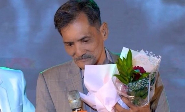 MC Ruby: 'Toi khong xo nga, giat hoa gan tien cua nghe si Thuong Tin' hinh anh