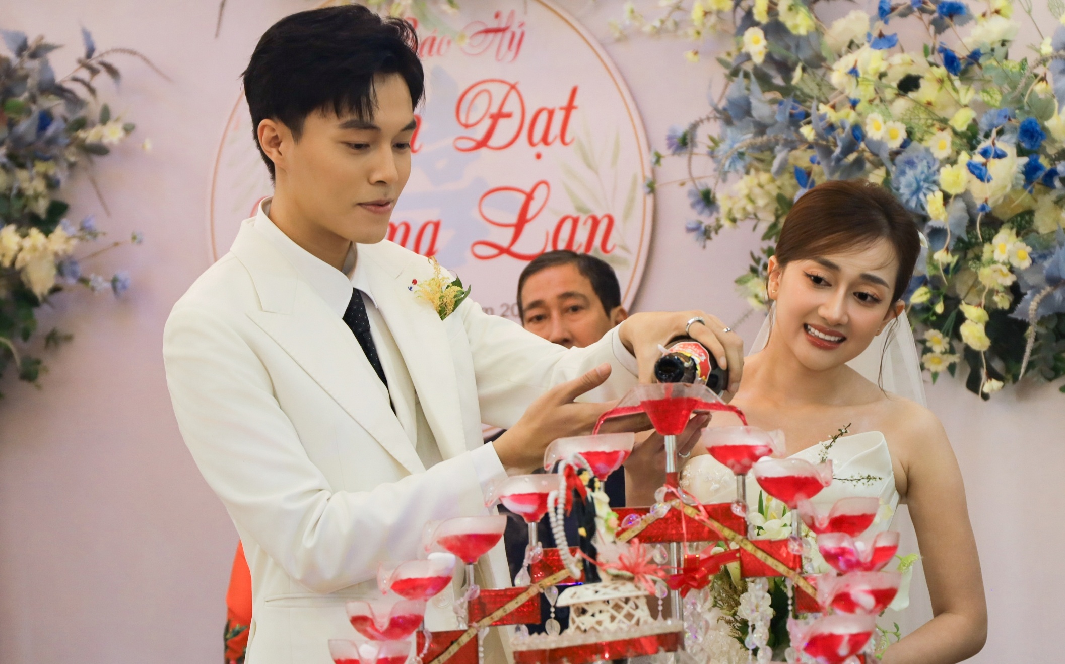 Khoanh khac hanh phuc cua dien vien Phuong Lan va Phan Dat hinh anh