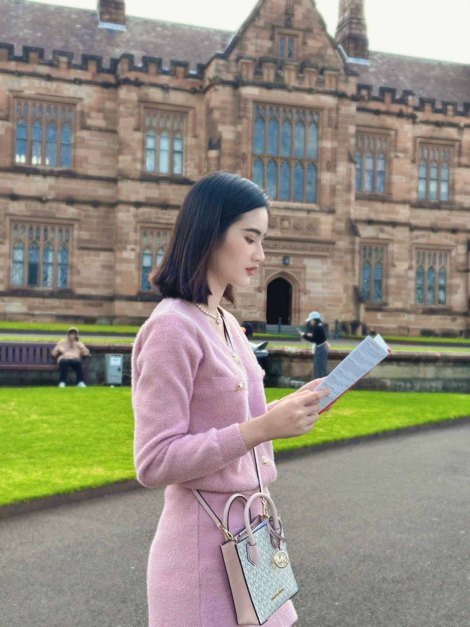 ý nhi du học, ý nhi rời showbiz ảnh 7 y nhi du hoc, y nhi roi showbiz anh 7