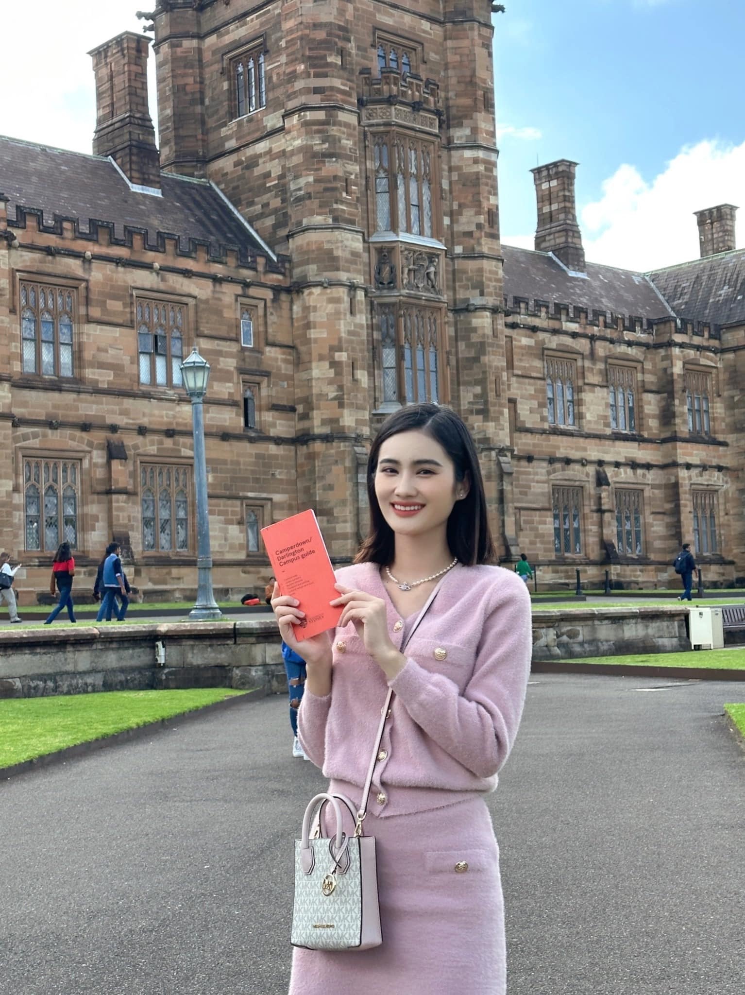 ý nhi du học, ý nhi rời showbiz ảnh 6 y nhi du hoc, y nhi roi showbiz anh 6