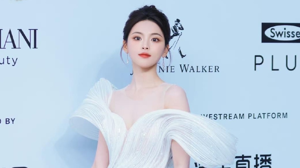 'My nhan dep nhat Trung Quoc' dien vay cua NTK Viet hinh anh