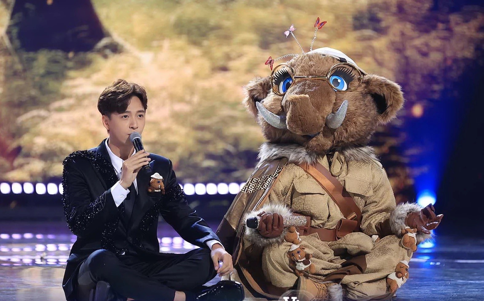 anh tu,  voi ban don anh 4