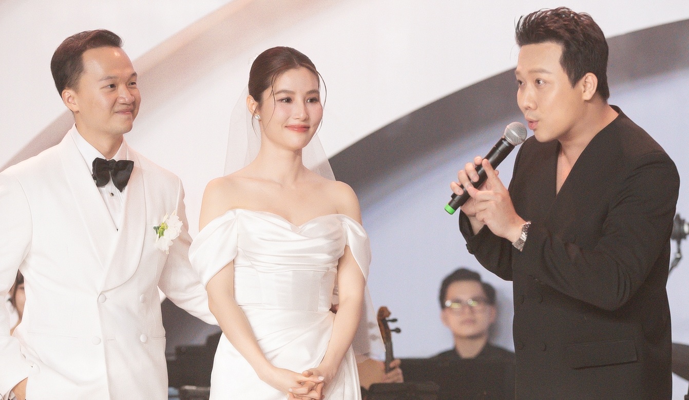 Tran Thanh hat, mung Diem My lay chong 'tu te va kinh te' hinh anh