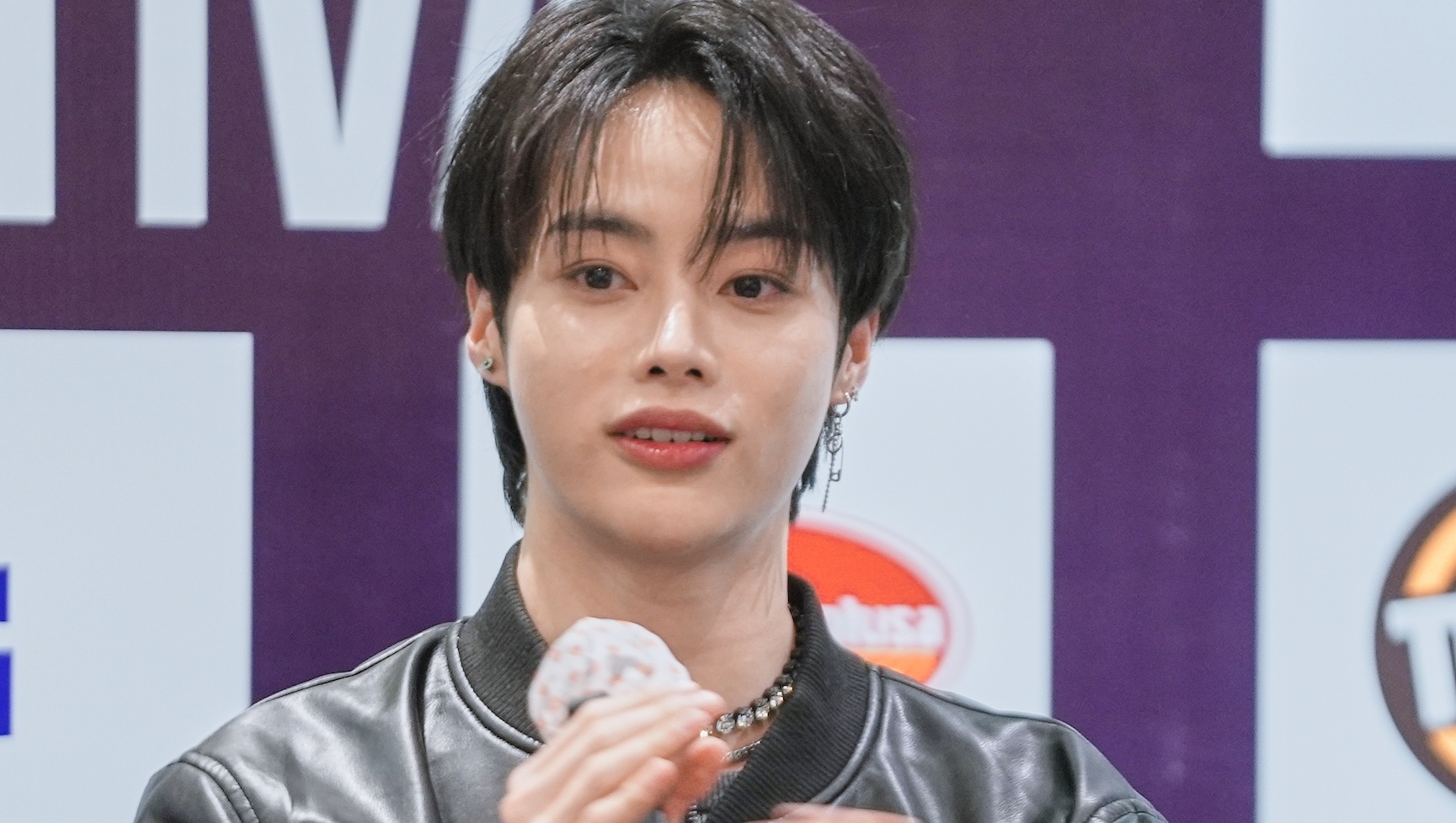 Me idol Kpop Hanbin Ngo Ngoc Hung tu Yen Bai vao TP.HCM gap con trai hinh anh