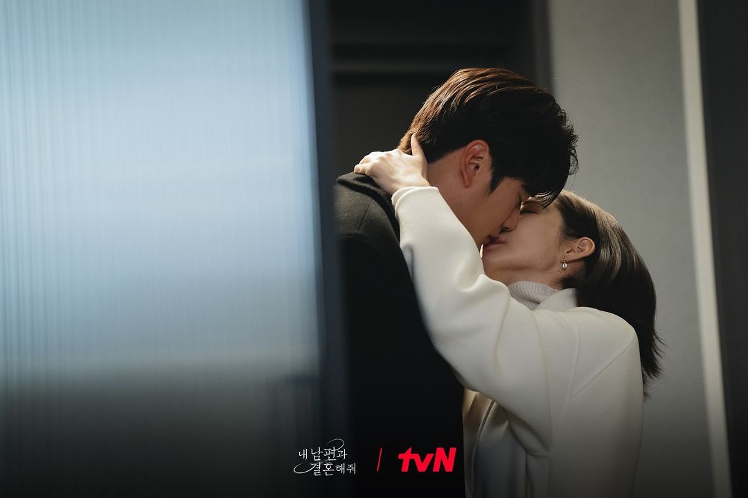 Park Min Young,  Yoo Ji Hyeok,  Marry My Husband anh 1