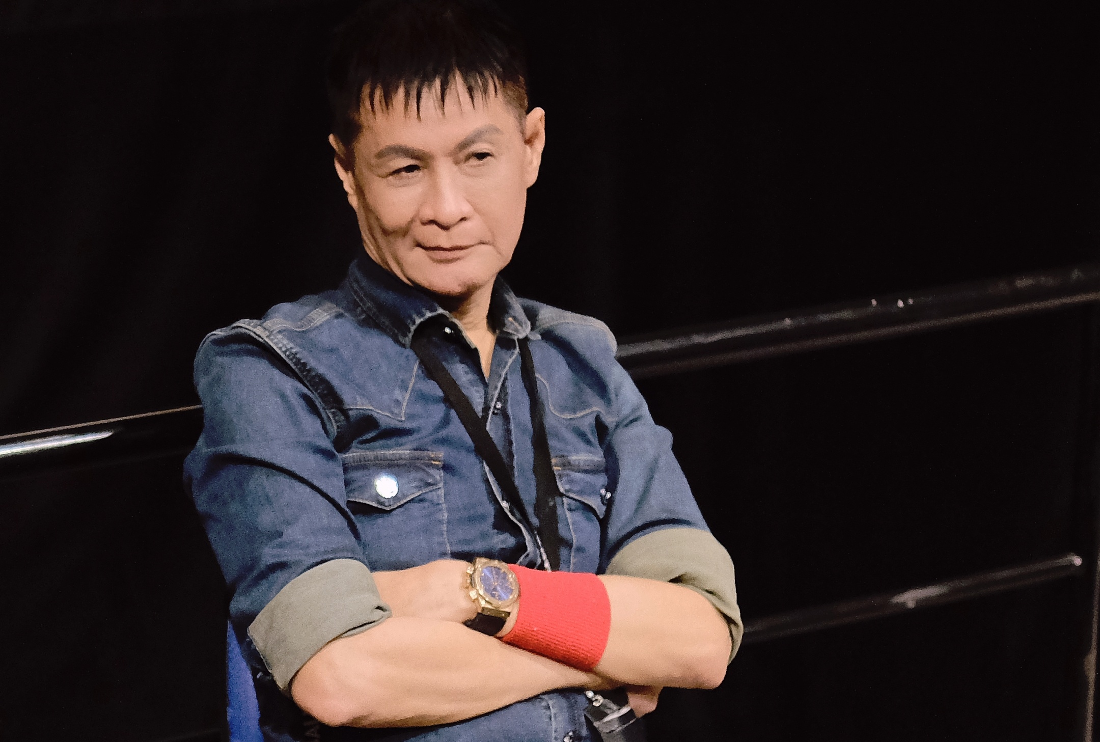 Le Hoang va cu soc voi phim 'Tra' hinh anh