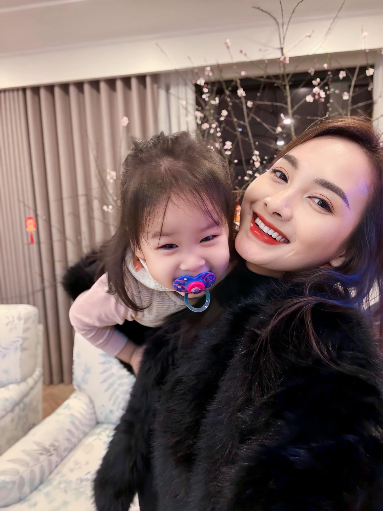 Linh Rin,  kha ngan,  trinh kim chi,  uyen linh,  sao Viet ngay tet anh 12