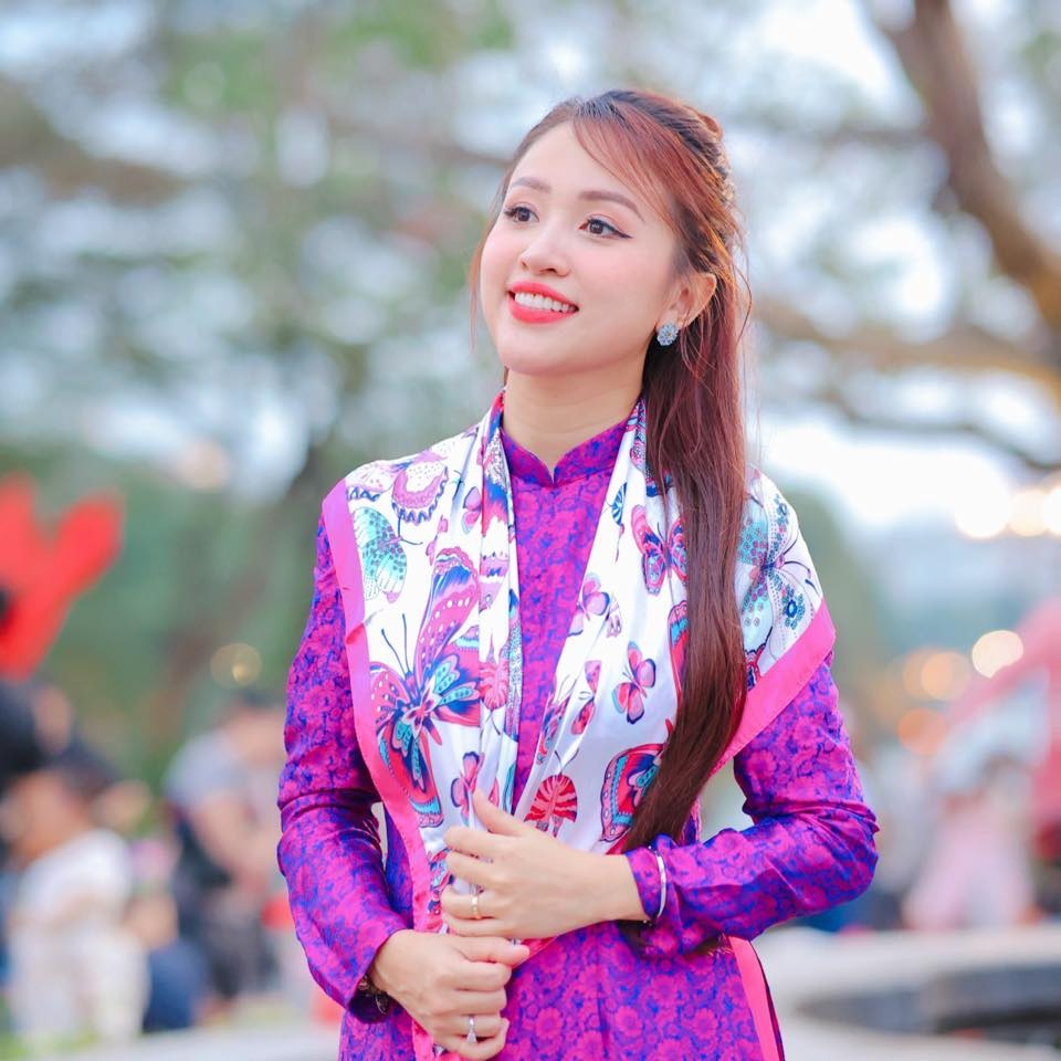 Linh Rin,  kha ngan,  trinh kim chi,  uyen linh,  sao Viet ngay tet anh 16