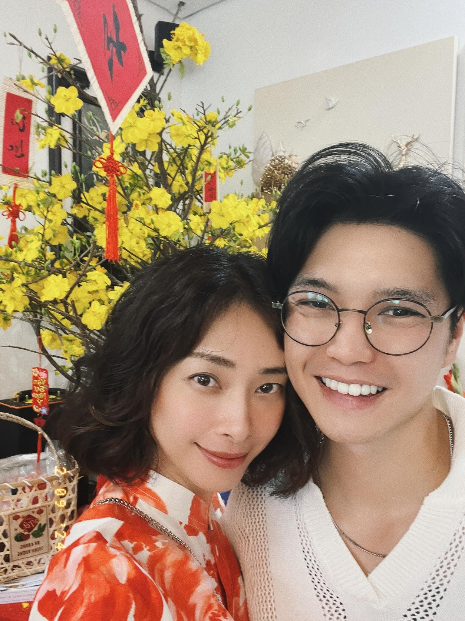 Linh Rin,  kha ngan,  trinh kim chi,  uyen linh,  sao Viet ngay tet anh 5