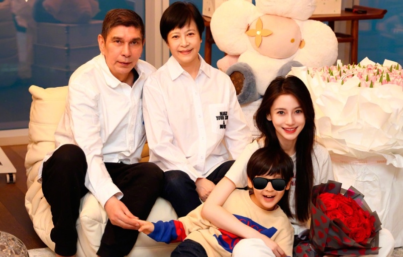 Con trai 7 tuoi cua Angelababy lan dau lo dien hinh anh