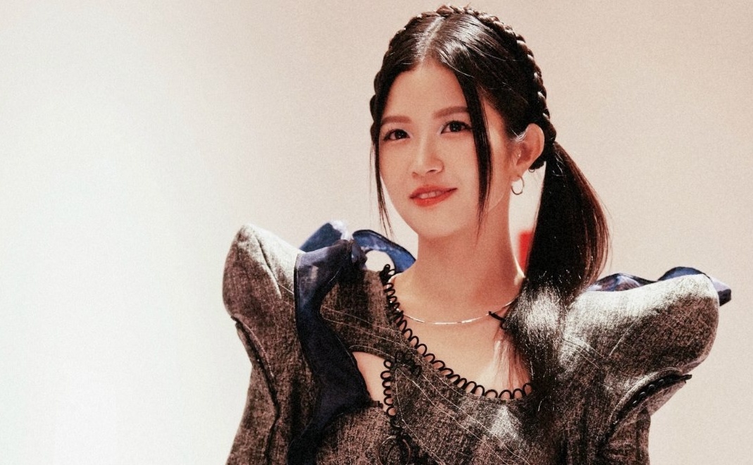 Hinh anh dau tien cua Suni Ha Linh tai Ty ty dap gio re song hinh anh