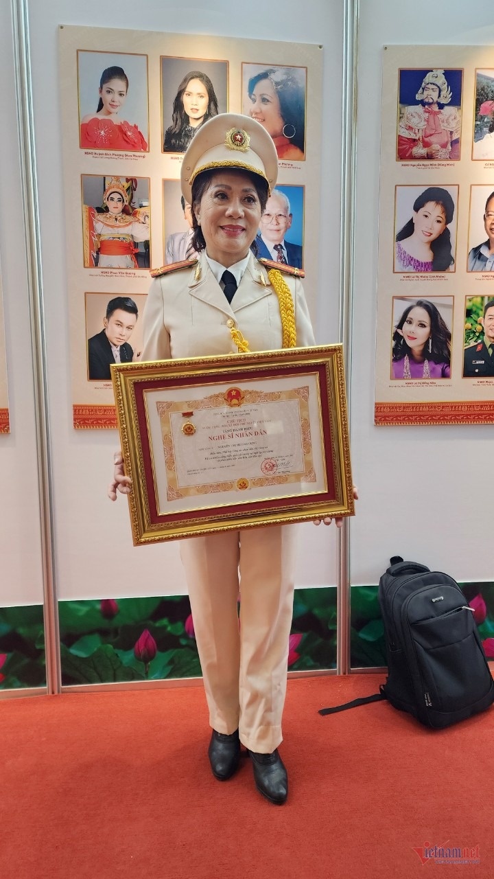 trao tang nghe si,  danh hieu NSND,  NSUT anh 8