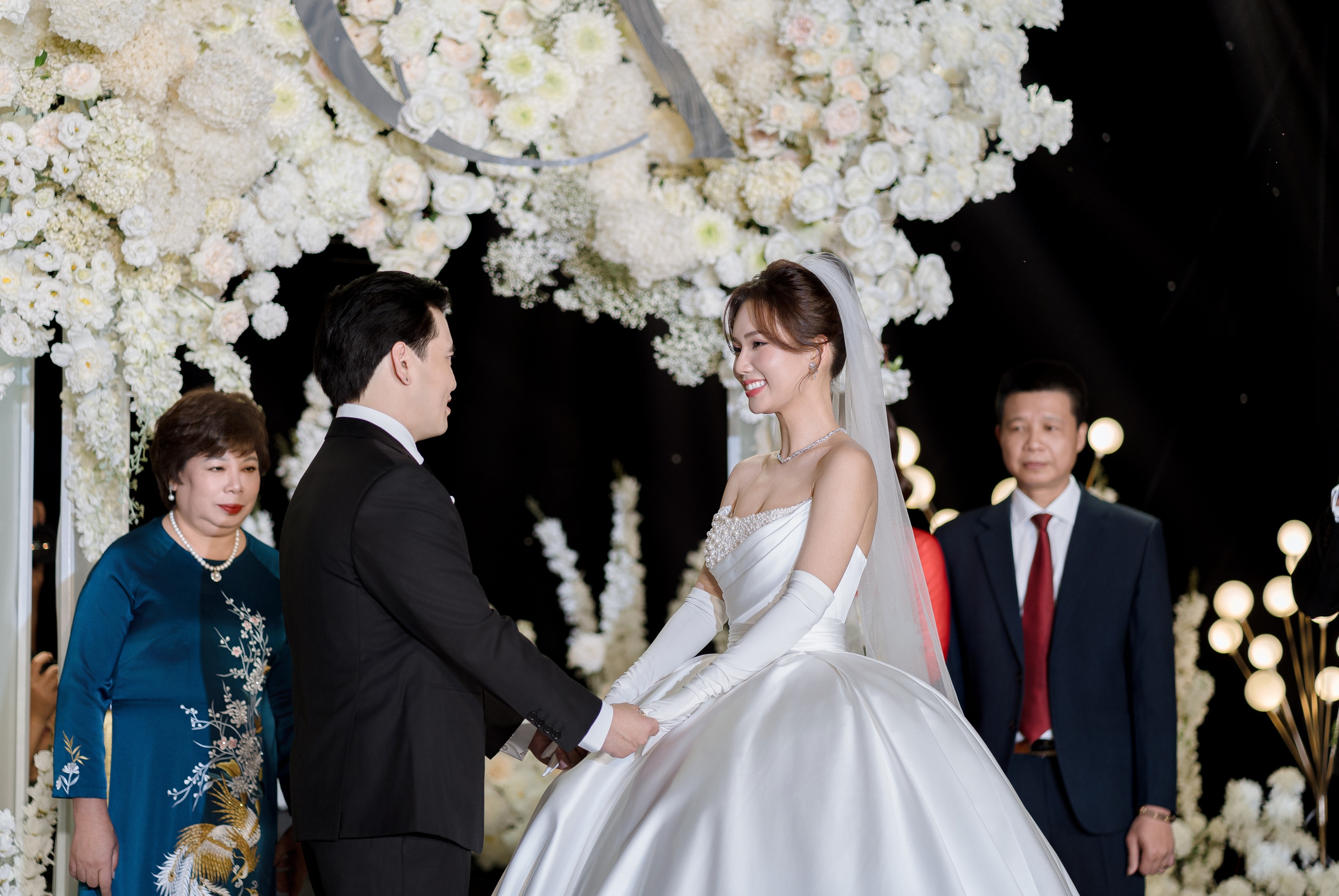 ngoc anh,  ngoc anh cuoi,  chong ngoc anh,  dinh tu,  ngoc huyen anh 11