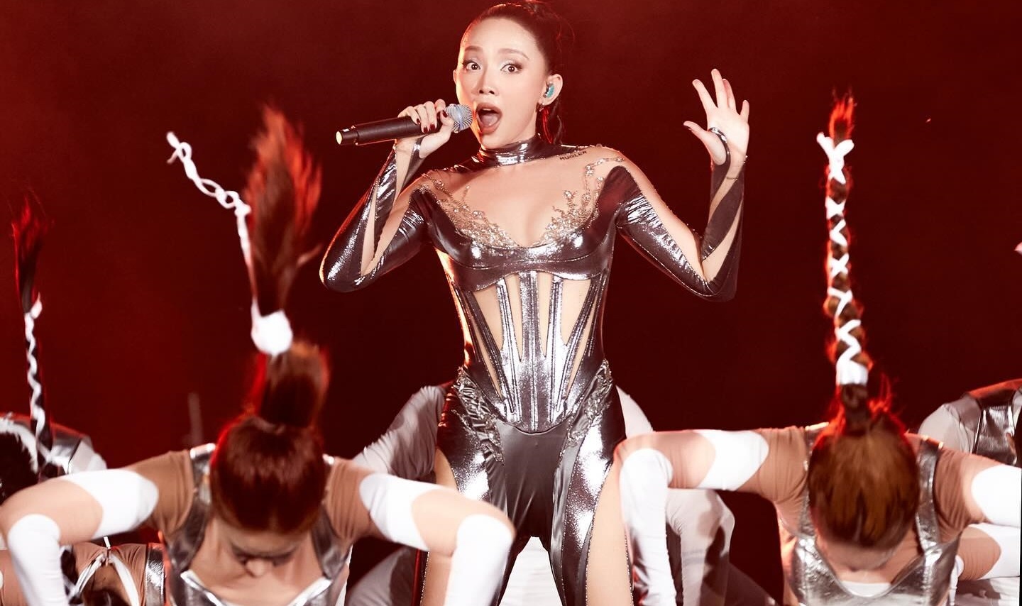 Nganh bia gap kho khien nhieu ca si Viet mat show cat-xe khung? hinh anh