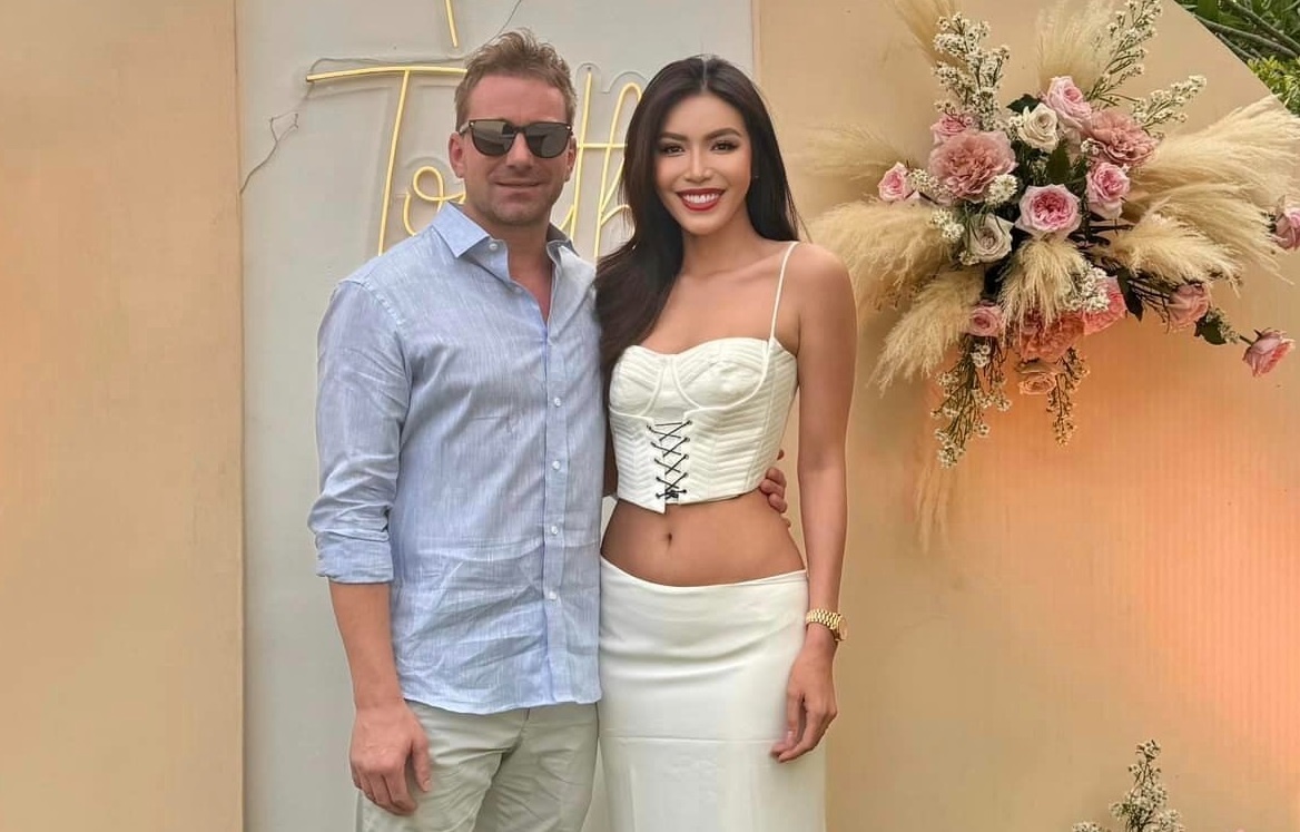 Nguoi mau Minh Tu cuoi hinh anh