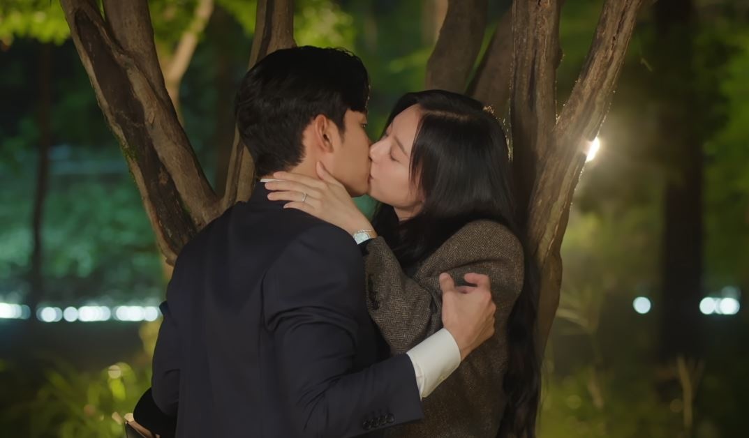 Kim Ji Won hon Kim Soo Hyun, 'Nu hoang nuoc mat' bung no hinh anh