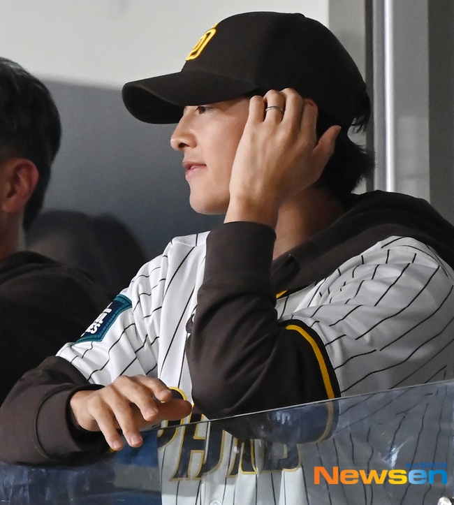 Song Joong Ki,  vo Song Joong Ki,  Hyun Bin,  Son Ye Jin anh 3