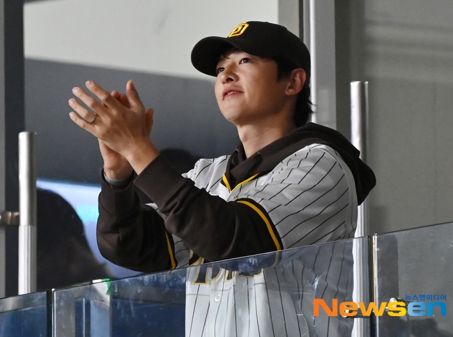 Song Joong Ki,  vo Song Joong Ki,  Hyun Bin,  Son Ye Jin anh 4