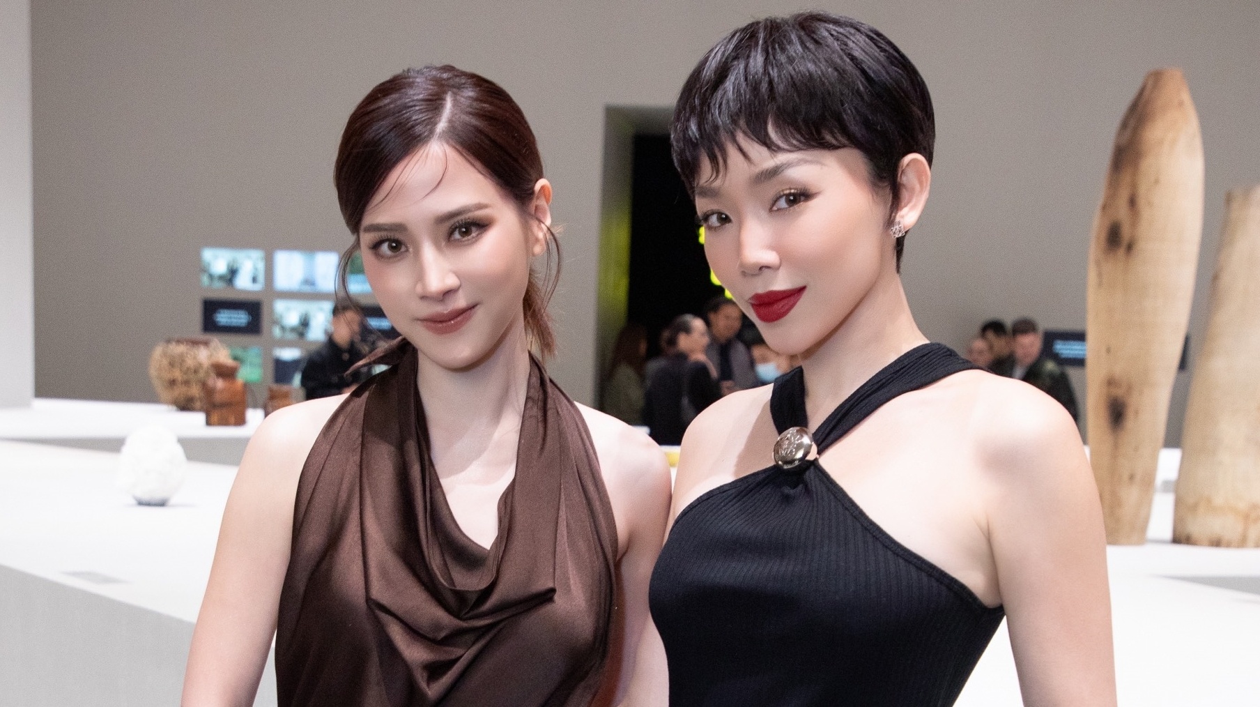 Khoanh khac Toc Tien chung khung hinh voi Baifern hinh anh