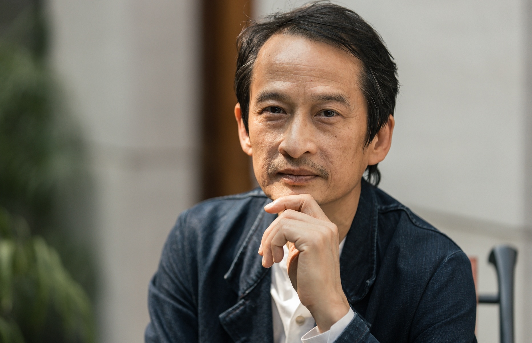 Dao dien Tran Anh Hung: 'Anh noi phim toi nay kia, nhung anh la ai?' hinh anh