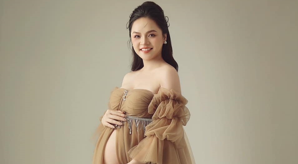 Thu Quynh khoe bung bau hinh anh