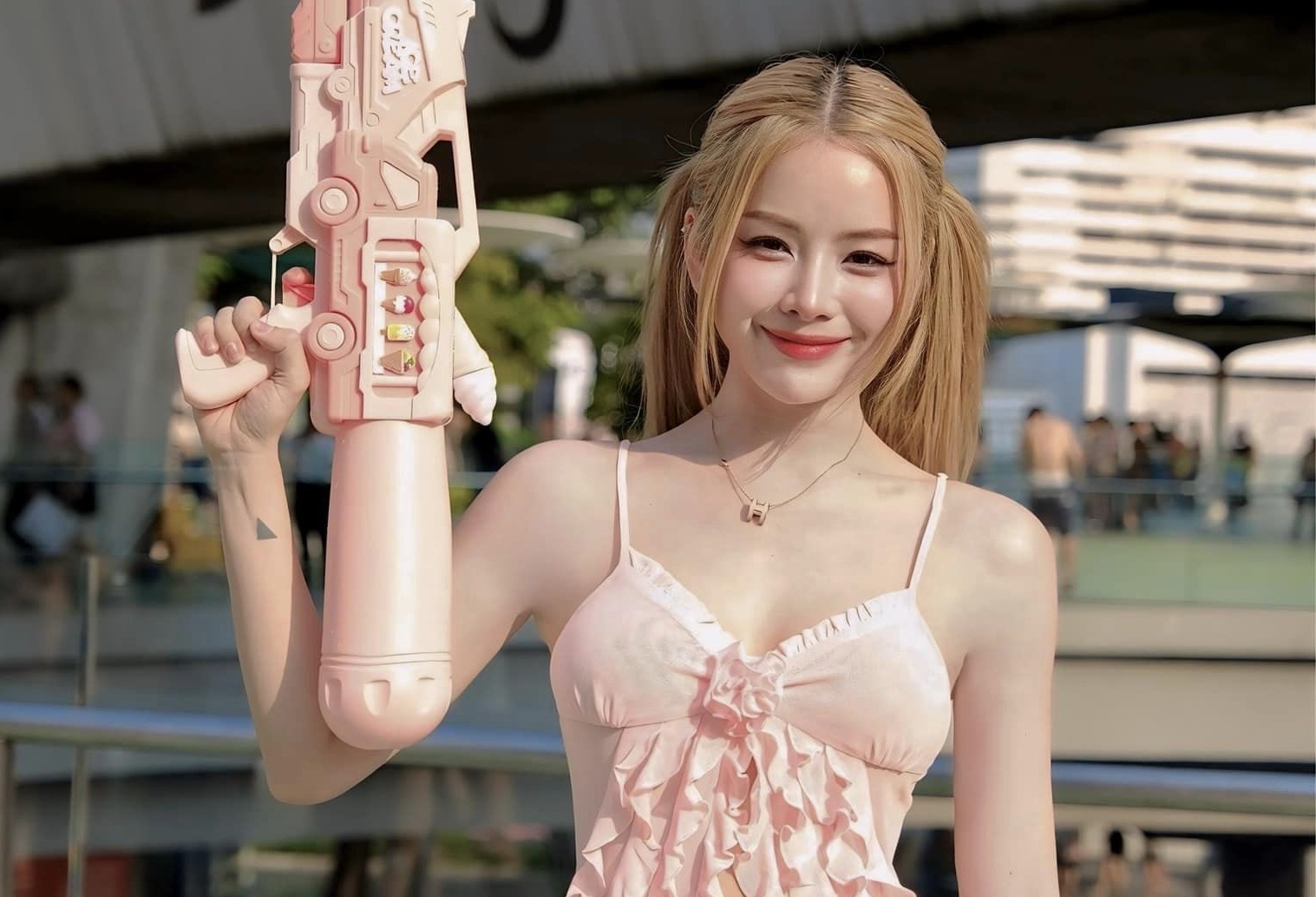 DJ Mie, Anh Thu mac goi cam o le hoi te nuoc hinh anh