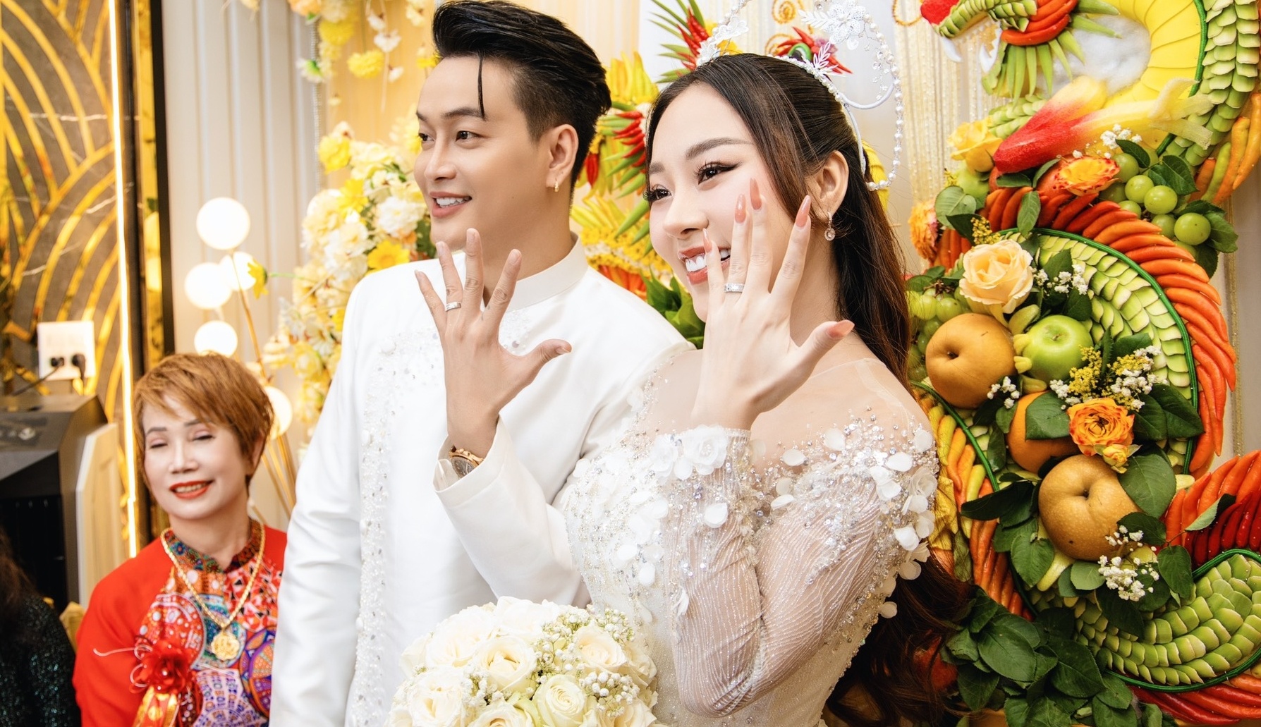 Titi (HKT) lai xe Rolls-Royce trong ngay vu quy hinh anh