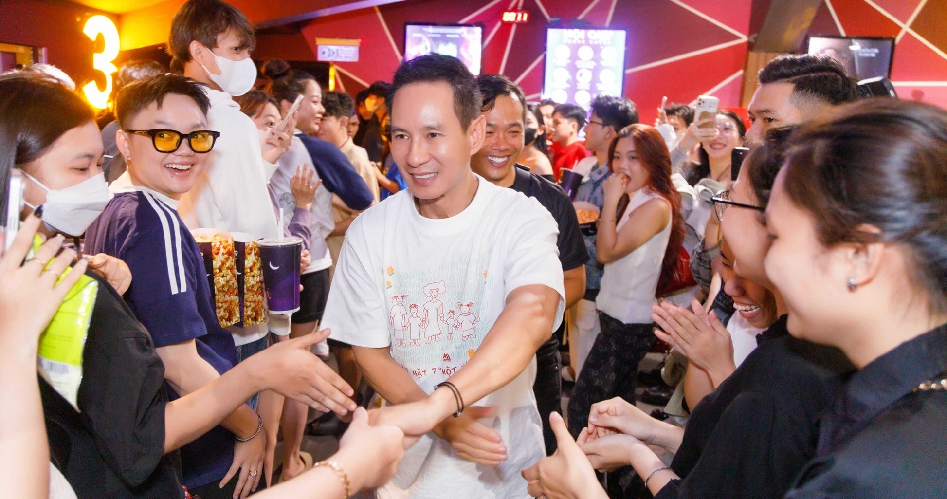 Ly Hai tro thanh dao dien nghin ty dong hinh anh