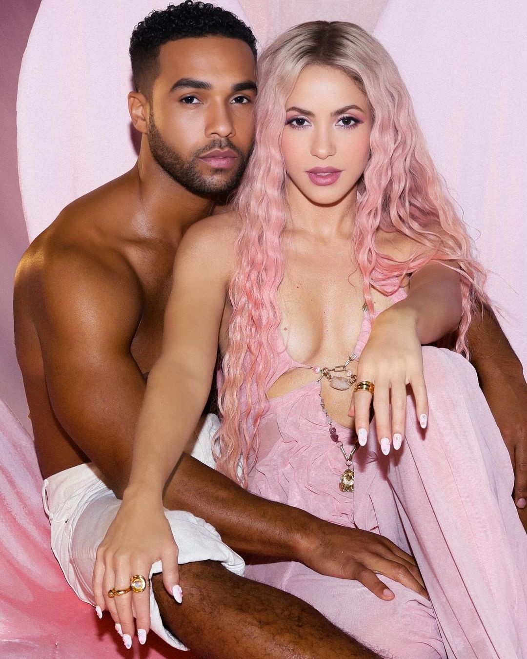 Lucien Laviscount,  Shakira,  Pique,  ban trai shakira anh 1