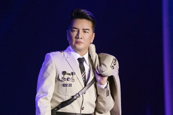 Dam Vinh Hung xin loi hinh anh