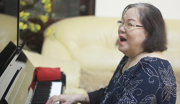 Ngoc Anh va con trai tu My ve Viet Nam du tang me chong cu Tuong Vy hinh anh