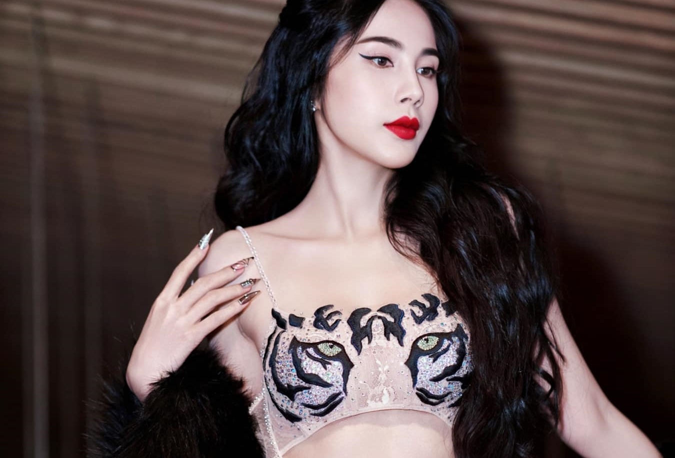 Thuy Tien len tieng vu Khanh Thi doi no 80 trieu dong hinh anh