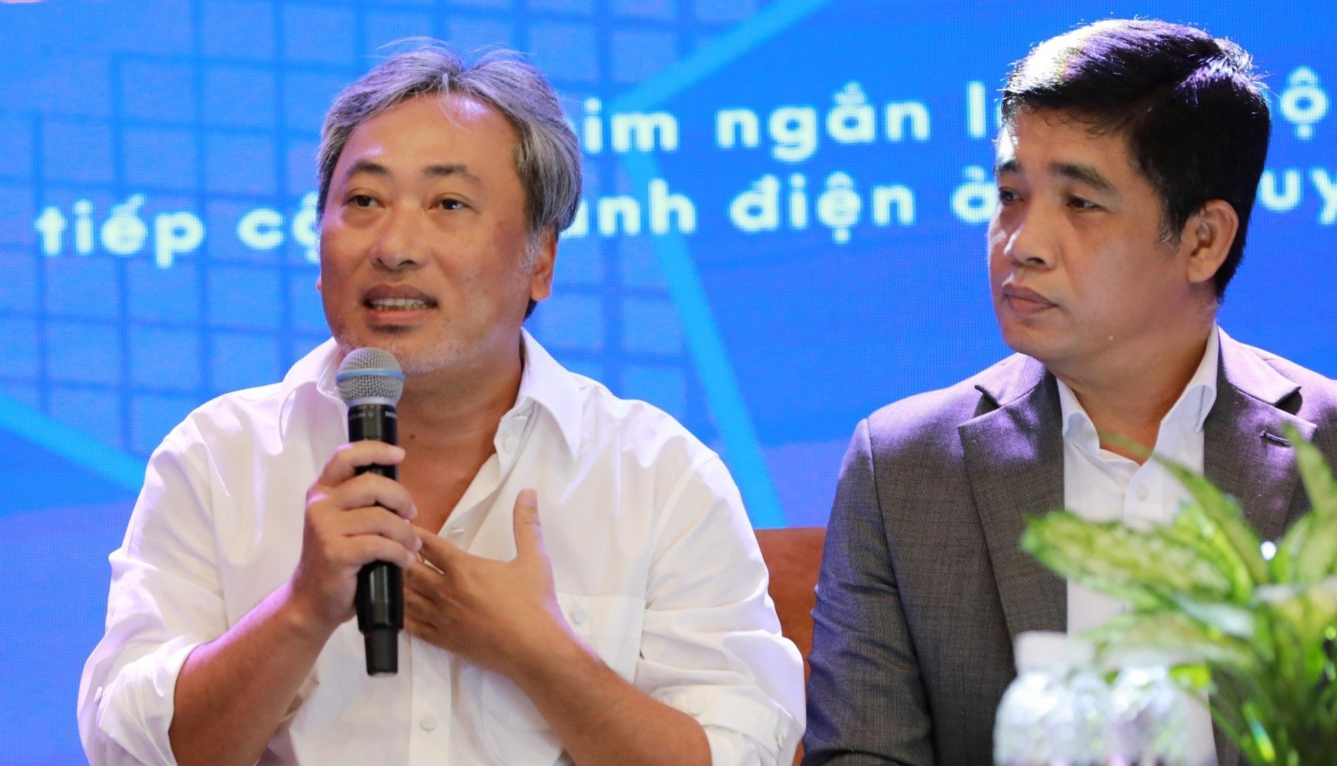 Nguyen Quang Dung: 'Kho song neu khong thuoc top 3 dao dien hang dau' hinh anh