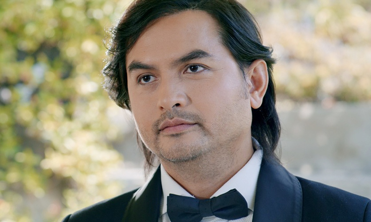 Vi sao tang le Duc Tien o My tre nhieu ngay hinh anh