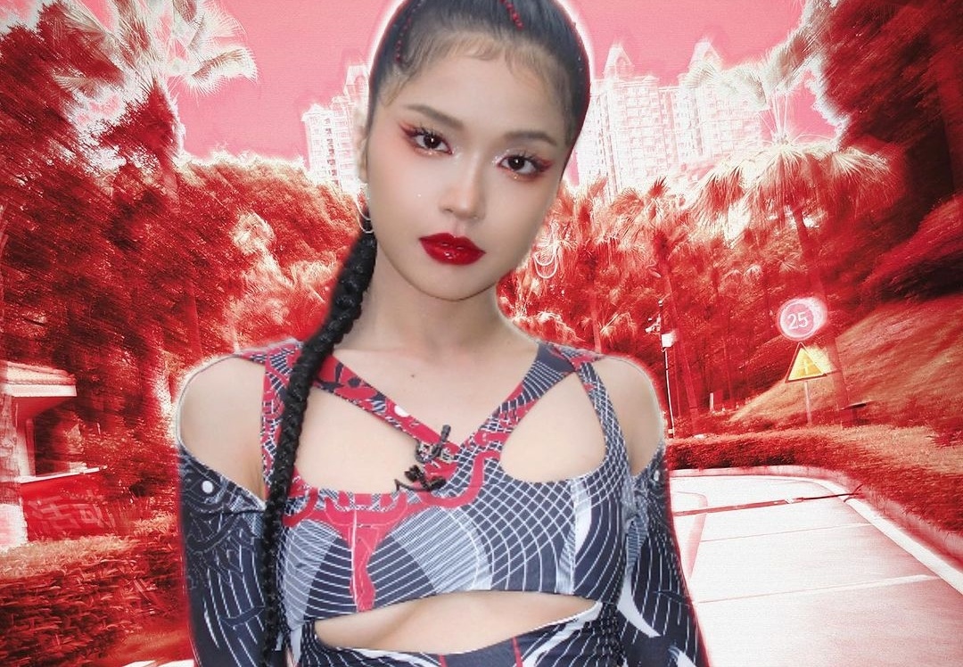 Outfit cua Suni Ha Linh tiep tuc bi che hinh anh